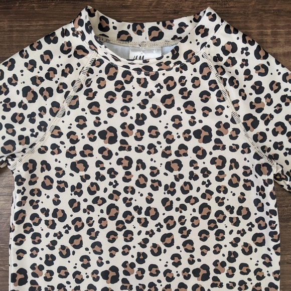 NEW! H&M Leopard Rash Guard - Picture 4 of 8